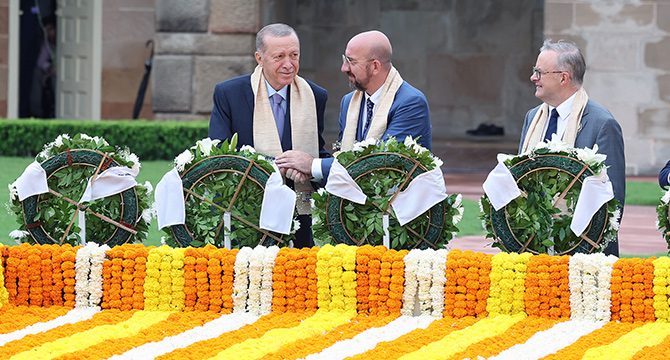 Erdoğan, Mahatma Gandhi'nin anıt mezarını ziyaret etti