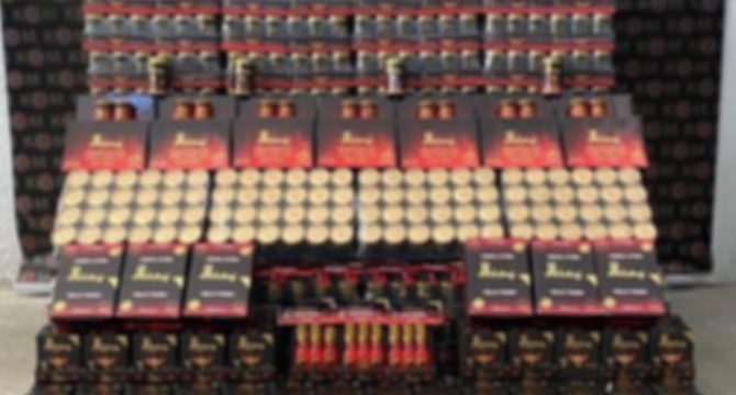 Kars'ta kaçak cinsel içerikli ürün ele geçirildi