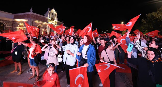 Türk bayrakları ile şampiyonluk coşkusu yaşandı