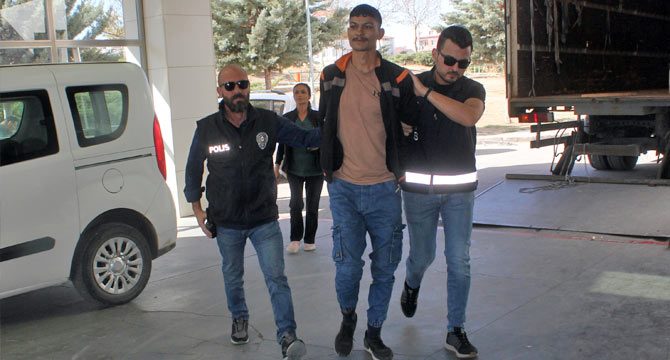 Çaldıkları otomobille tatile giderken yakalandılar