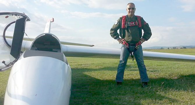 Yelkenkanatlar çarpıştı; 1 pilot öldü, 1 pilot yaralı