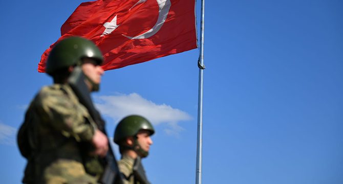 MSB: Sınırlarda 4'ü FETÖ, 1'i PKK mensubu 6 kişi yakalandı
