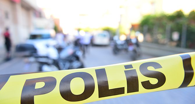 Mersin'de vahşet: Eşini boğazını kesilmiş halde buldu!